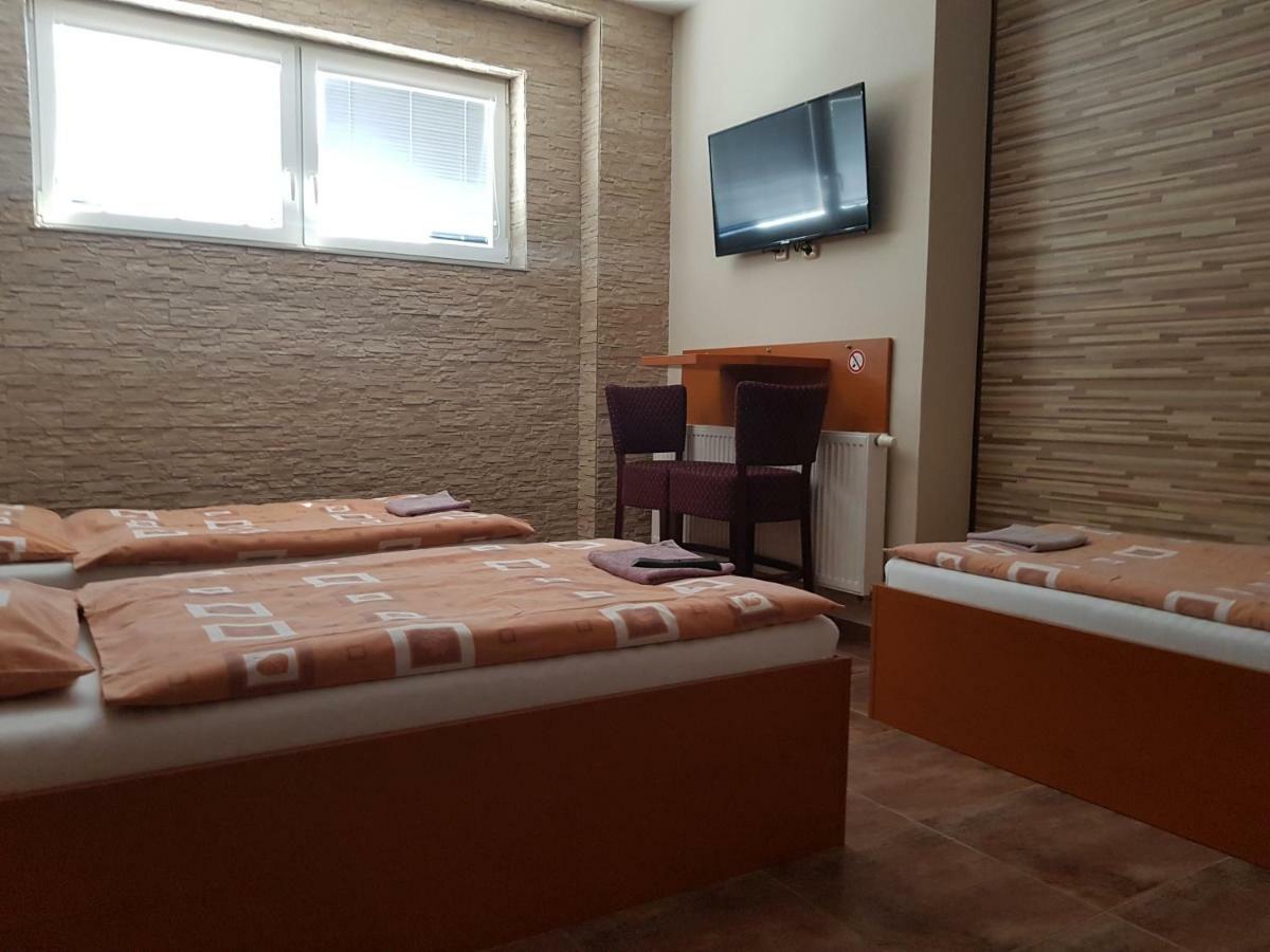 Penzion Hudebka Louny Luaran gambar